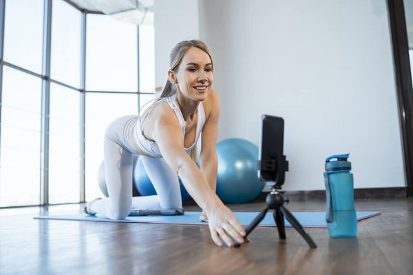 Comment les marques de soin capillaire peuvent-elles utiliser les tutoriels vidéo pour renforcer leur présence en ligne?