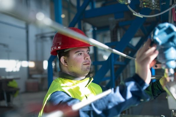 Quels sont les enjeux de l'intégration d'un nouveau système de gestion des ressources humaines dans une PME ?